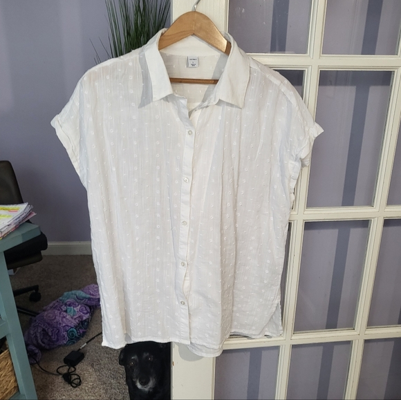 Old Navy Tops - NWOT Old Navy white eyelet blouse L